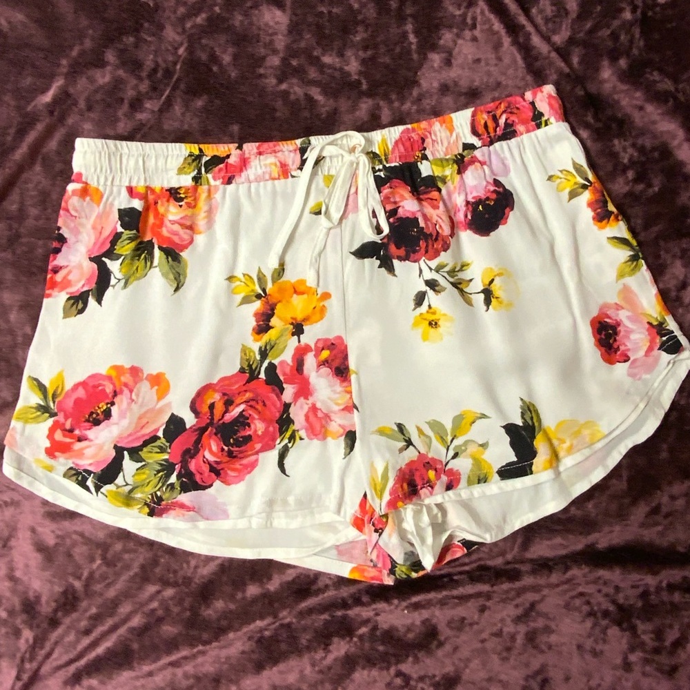 Floral shorts - Picture 2 of 4